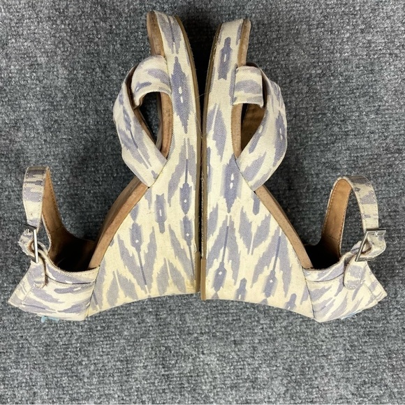 TOMS Women’s Blue/White Aztec Print Canvas Wedge Sandal size: 10 - Picture 3 of 9